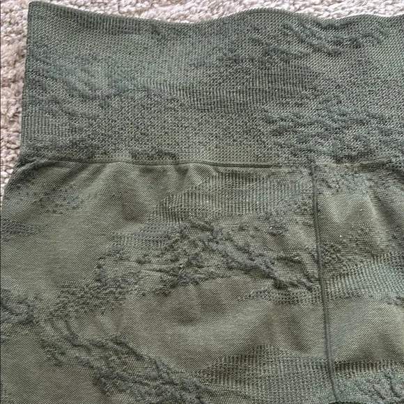 Gymshark Women's Green Seamless Shorts - Picture 5 of 6